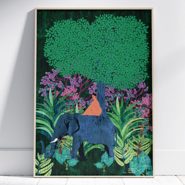 Affiche encadrée représentant une femme assise sur le dos d'une éléphante-arbre au milieu de végétation